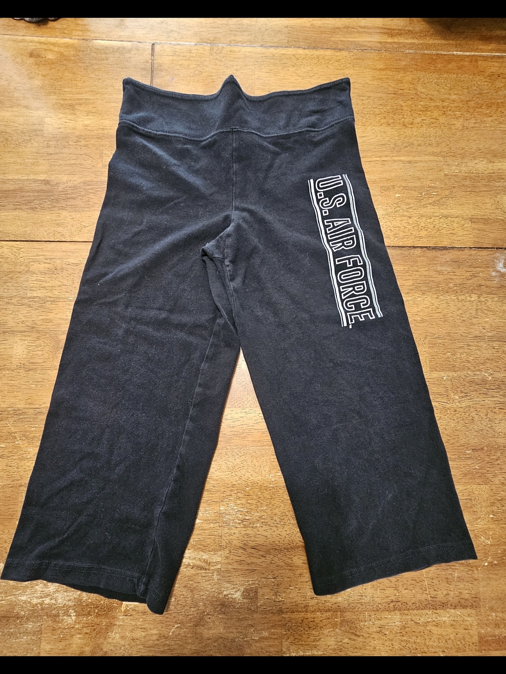 J. America Black Capri Leggings with U.S. Air Force Graphic